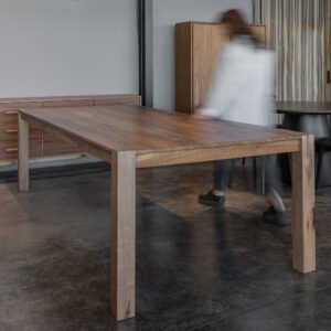 Mesa de comedor Iroko.